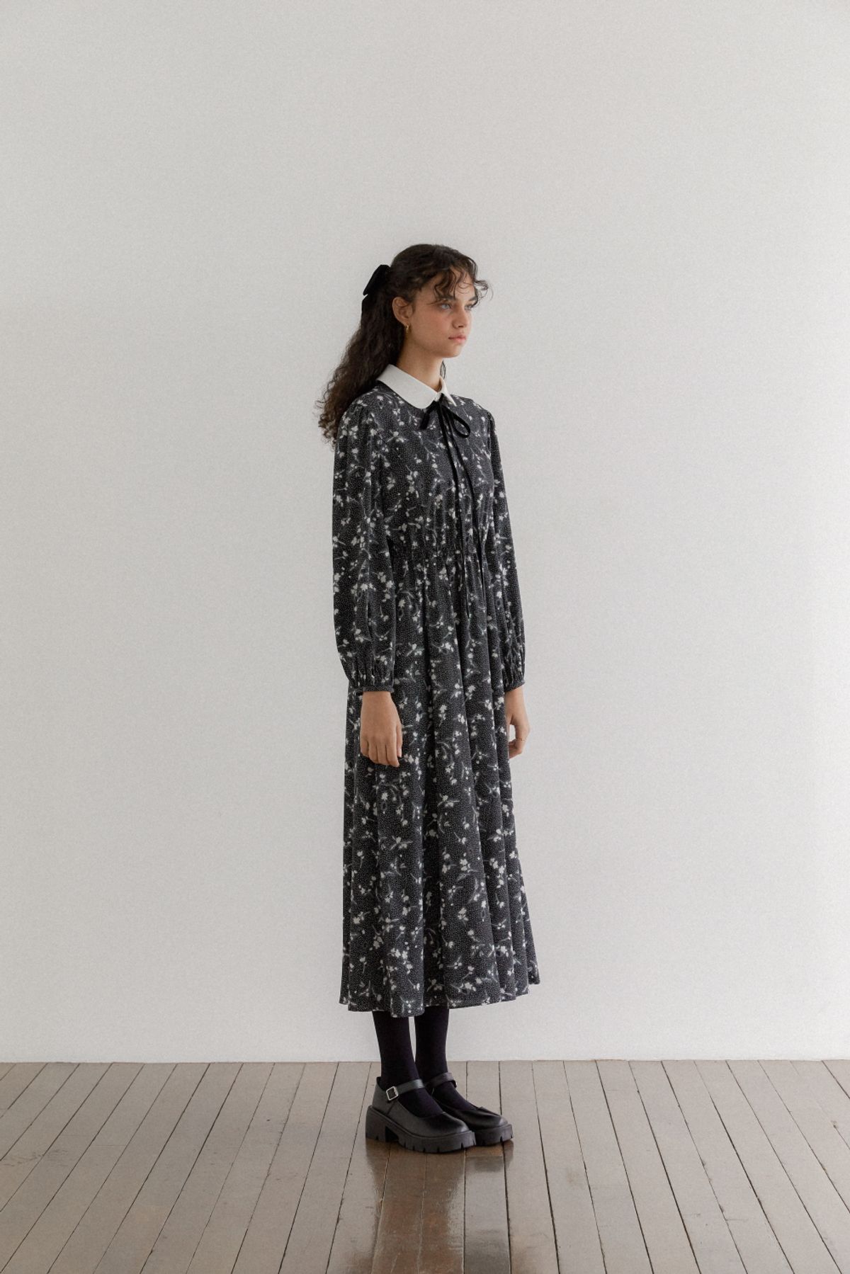 나루강(NARU KANG) White Collar Floral Maxi Dress