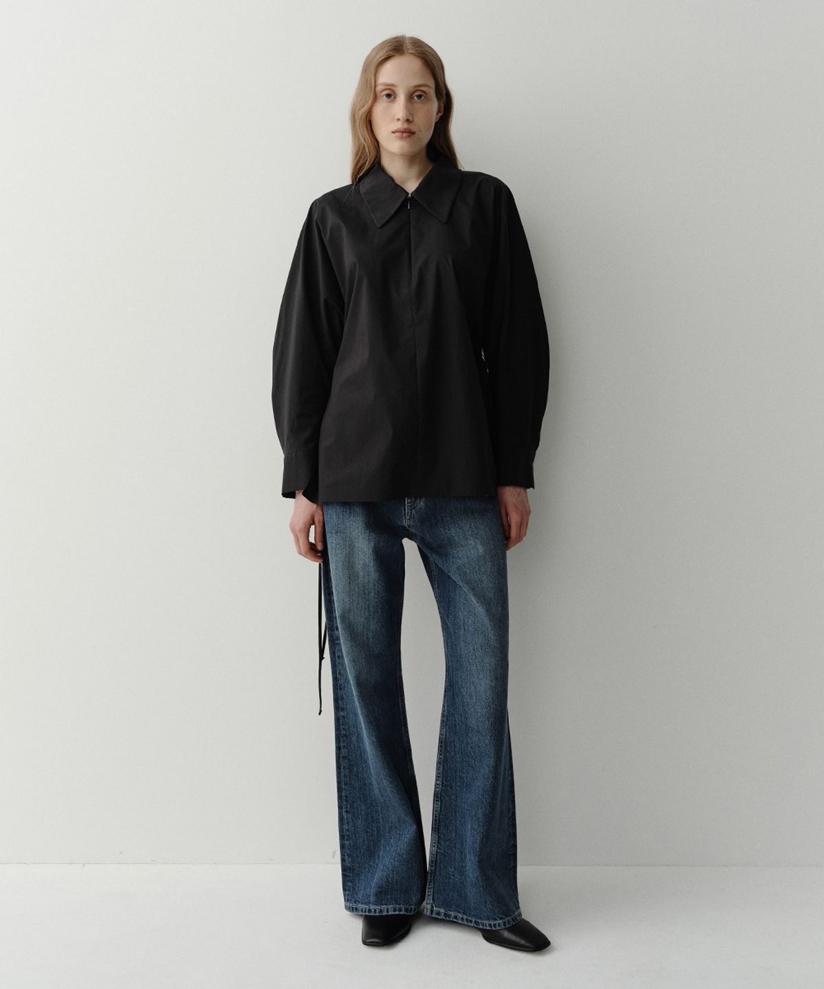 이아(EAAH) DRAWSTRING BLOUSE (BLACK)