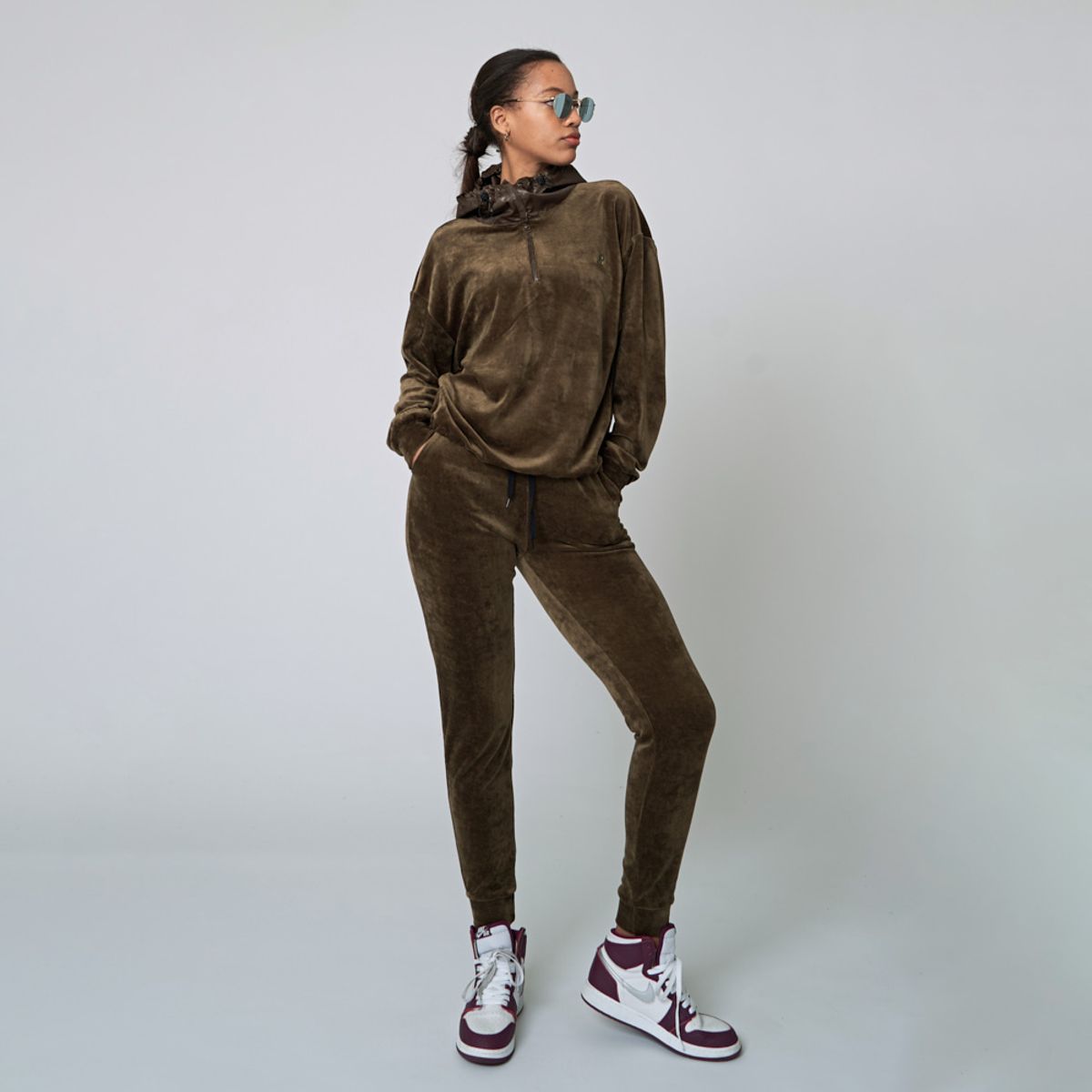 애스플래폼(ATHPLATFORM) AW22TL05  벨루어 G 후디_세피아