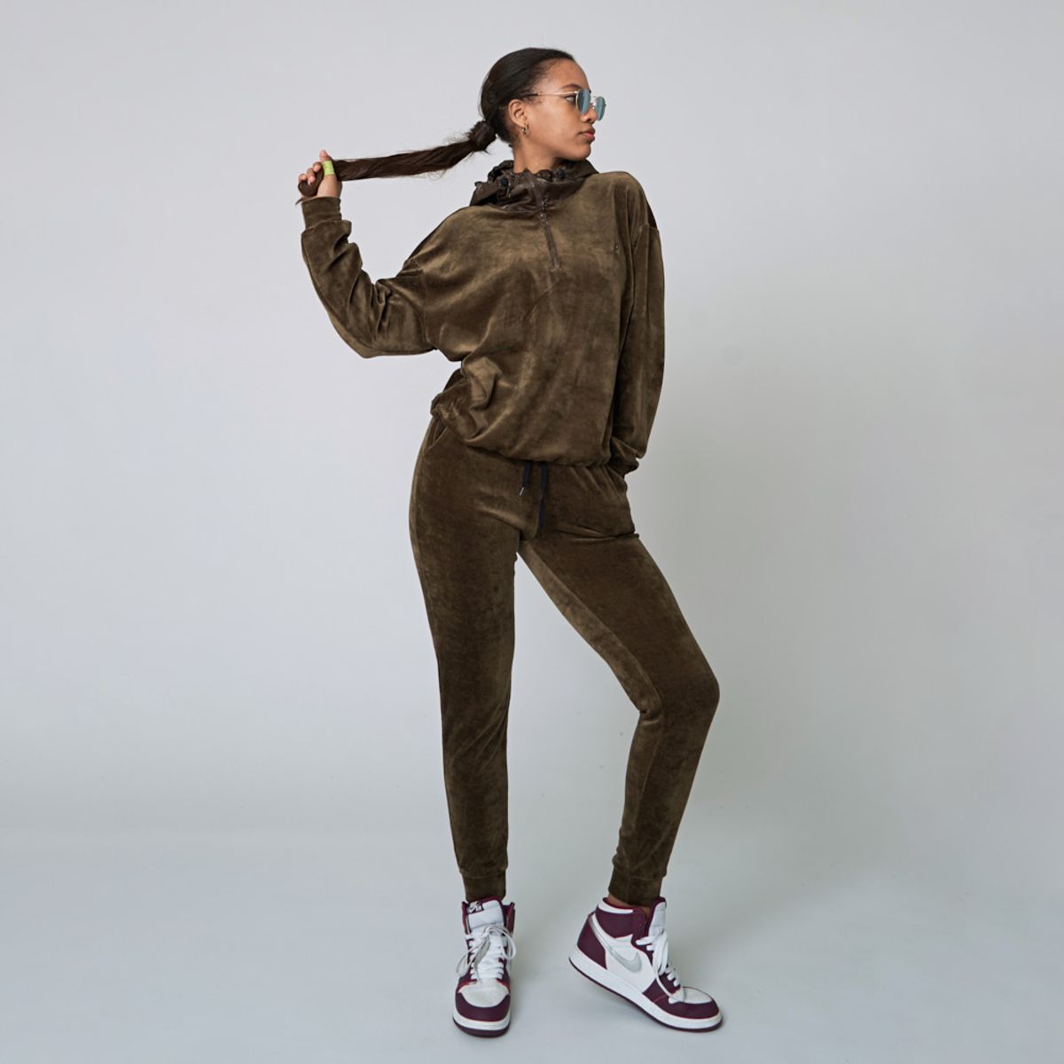 애스플래폼(ATHPLATFORM) AW22TL05  벨루어 G 후디_세피아