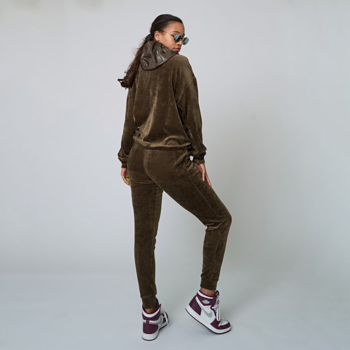 애스플래폼(ATHPLATFORM) AW22TL05  벨루어 G 후디_세피아