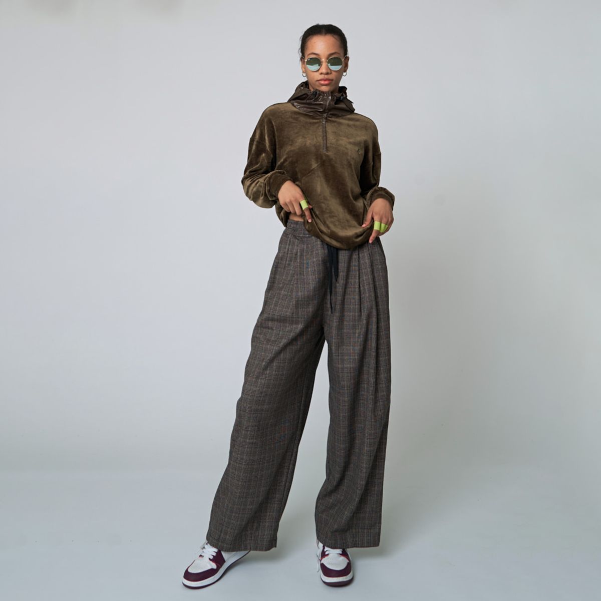 애스플래폼(ATHPLATFORM) AW22TL05  벨루어 G 후디_세피아