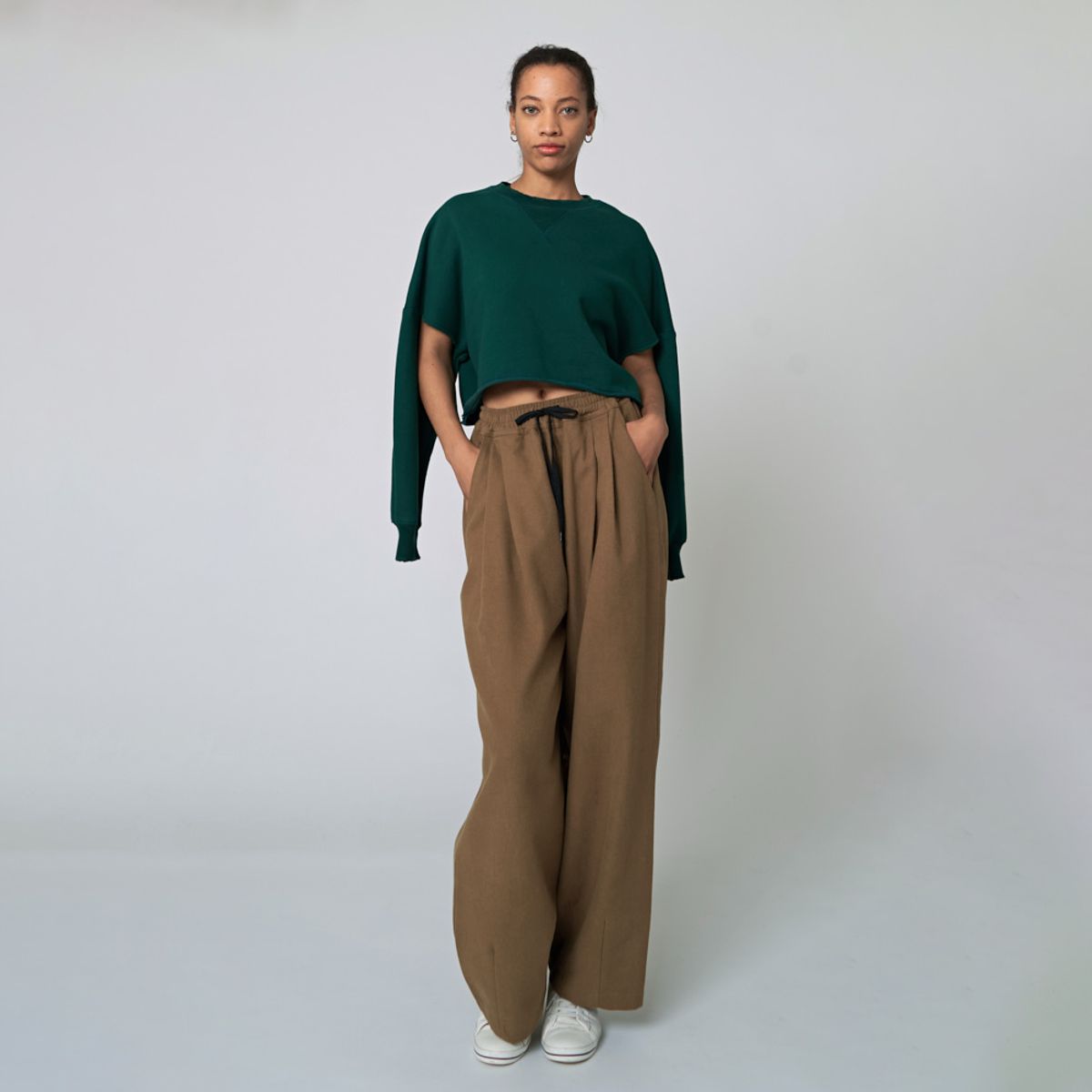 애스플래폼(ATHPLATFORM) AW22TL03 케이프 스웨트셔츠_딥 그린
