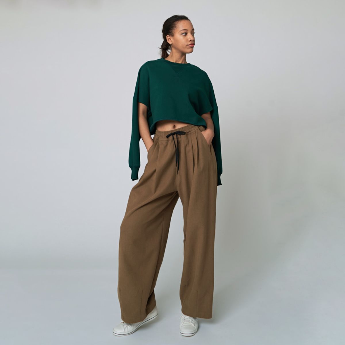 애스플래폼(ATHPLATFORM) AW22TL03 케이프 스웨트셔츠_딥 그린