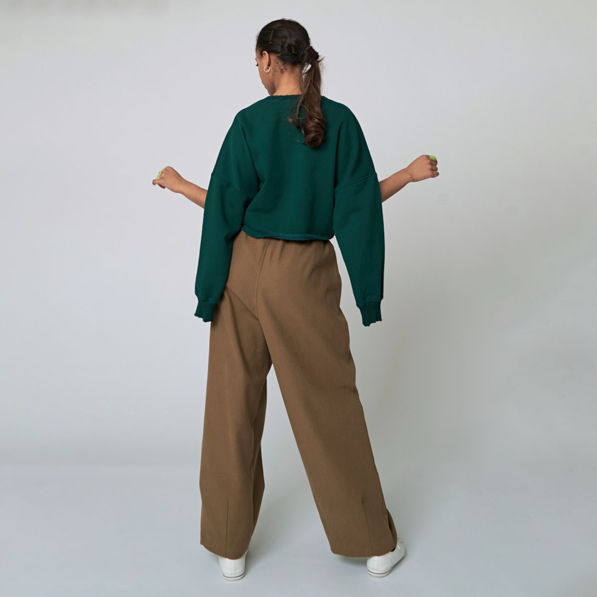 애스플래폼(ATHPLATFORM) AW22TL03 케이프 스웨트셔츠_딥 그린