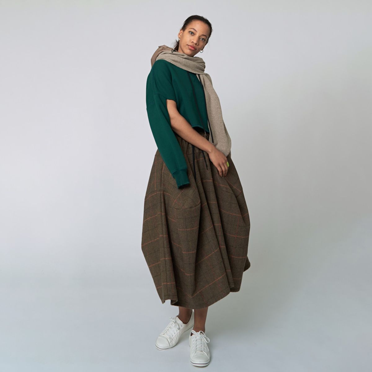 애스플래폼(ATHPLATFORM) AW22TL03 케이프 스웨트셔츠_딥 그린