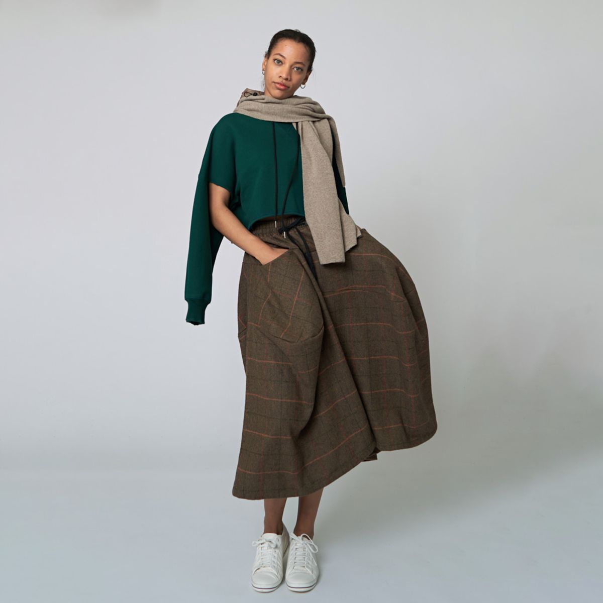 애스플래폼(ATHPLATFORM) AW22TL03 케이프 스웨트셔츠_딥 그린