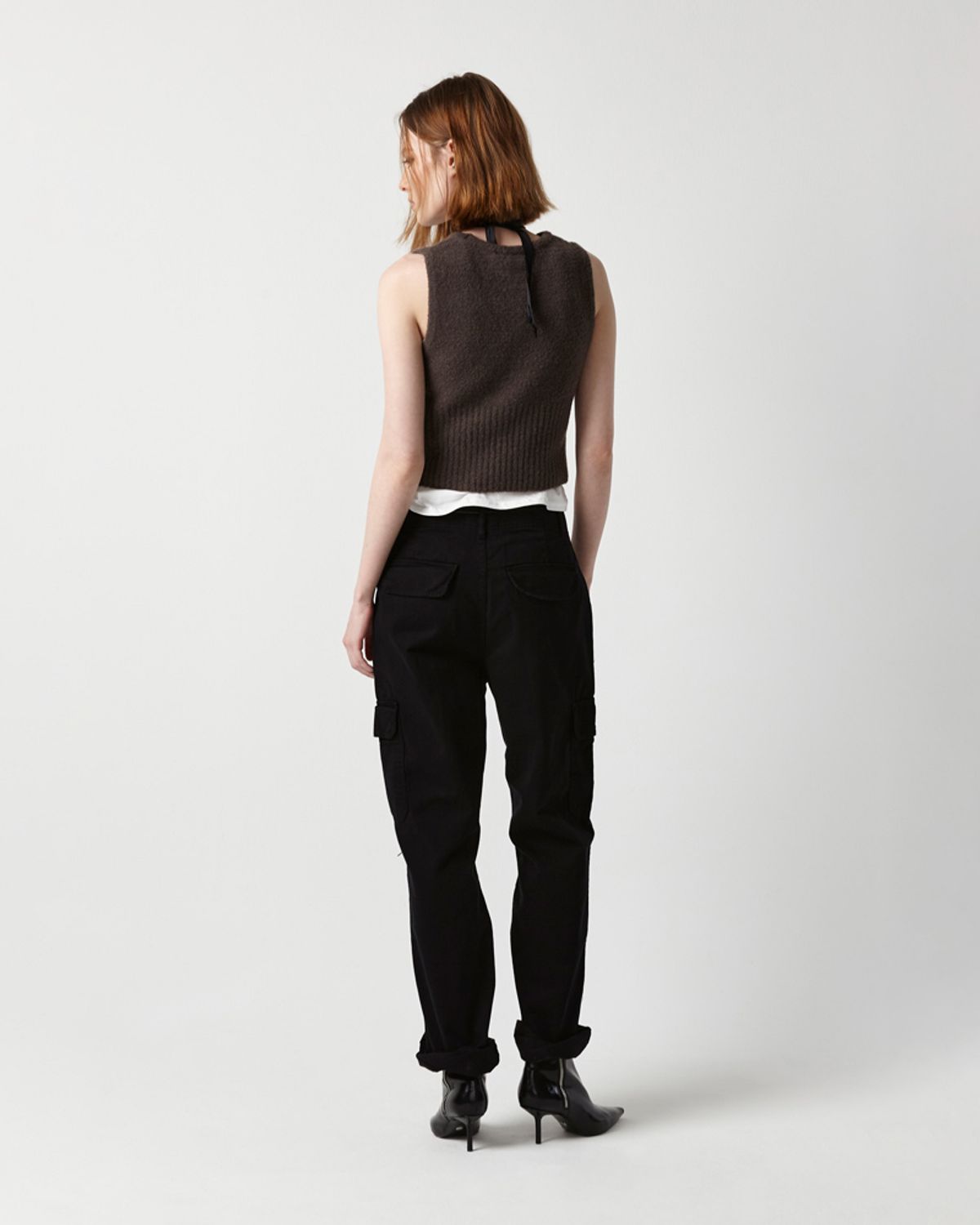 이안조(EAN JO) BOUCLE KNIT SLEEVELESS(DARK BROWN)
