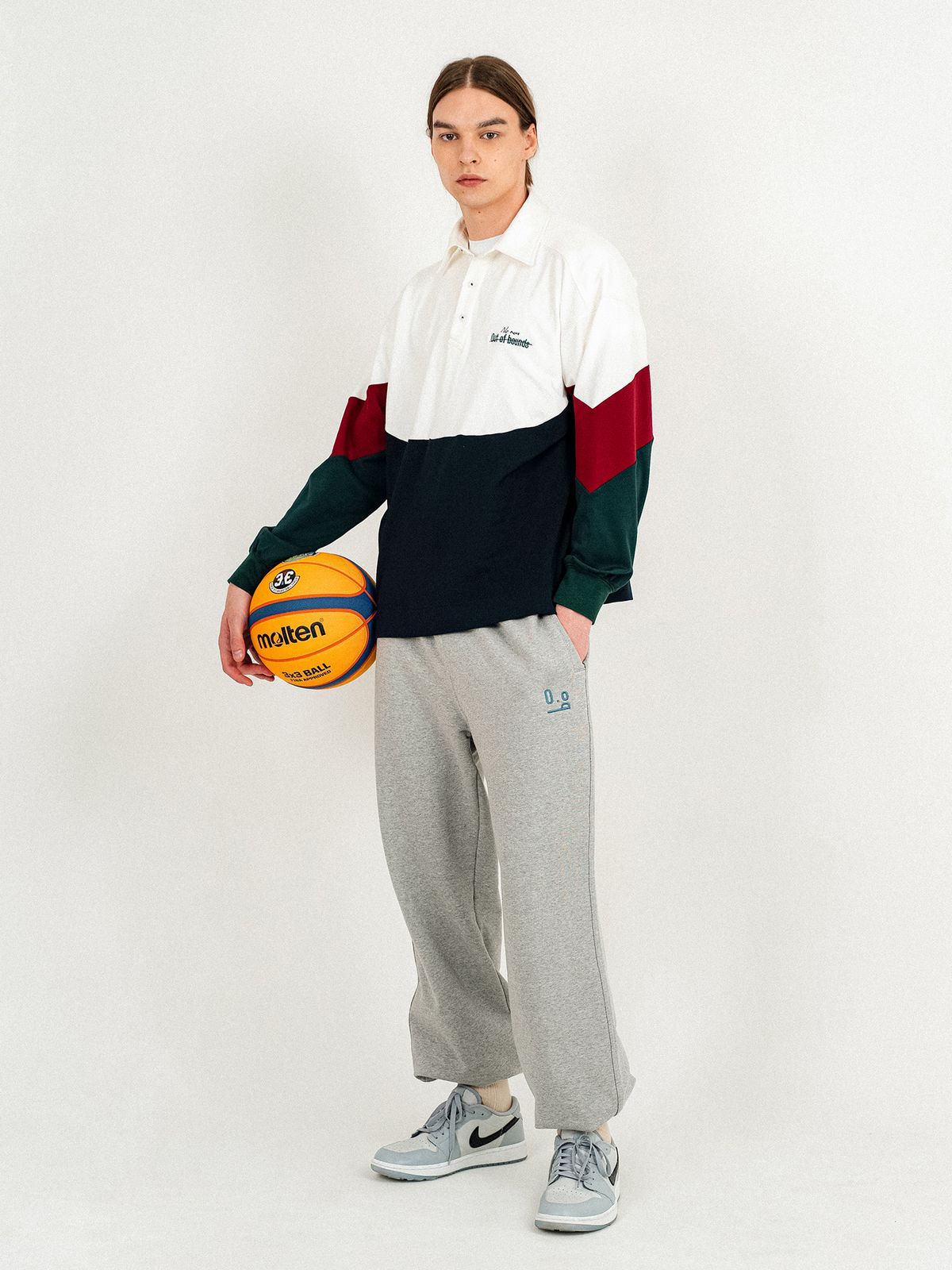 아웃오브바운즈(OUT OF BOUNDS) 임프 로고 트레이닝 조거 팬츠