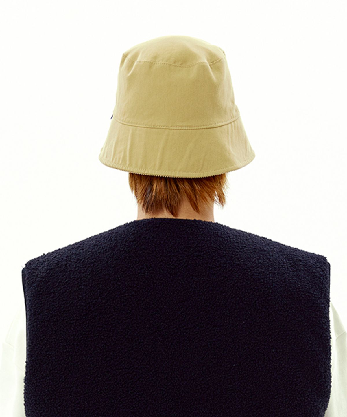 위캔더스(WKNDRS) REVERSIBLE CORDUROY BUCKET HAT (BEIGE)