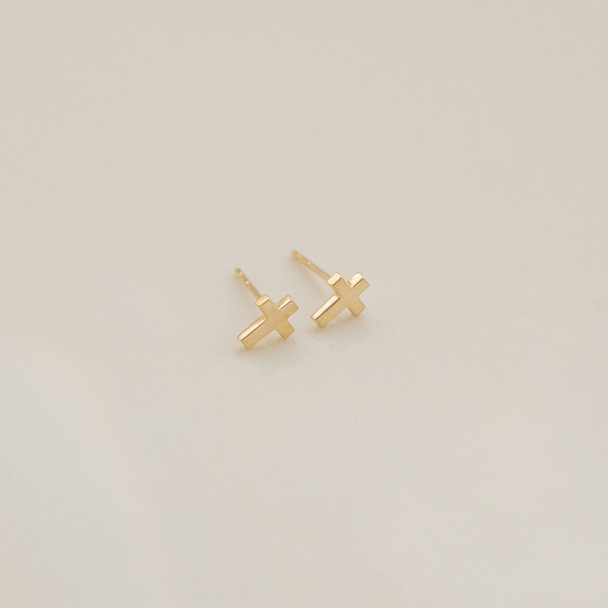 룬느(LUNNE) 14k 베이직 미니 십자가 귀걸이 (14k골드) #ES19