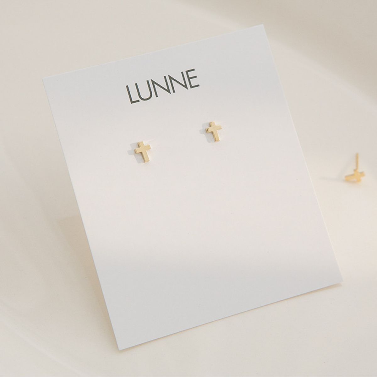 룬느(LUNNE) 14k 베이직 미니 십자가 귀걸이 (14k골드) #ES19
