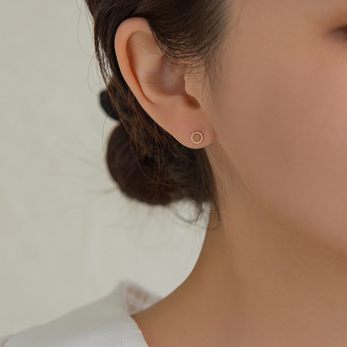 룬느(LUNNE) 14k 꼬임 라운드 피어싱 귀걸이 (14k골드) S14