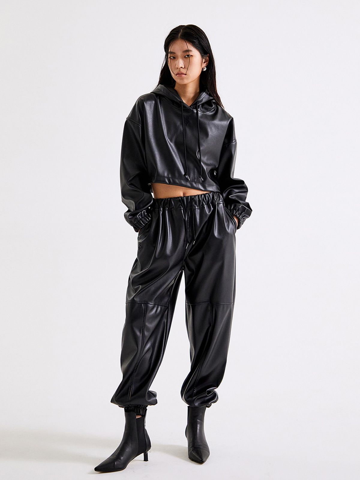 탑걸(TOPGIRL) FLEX LEATHER JOGGER PANTS_T226BT700