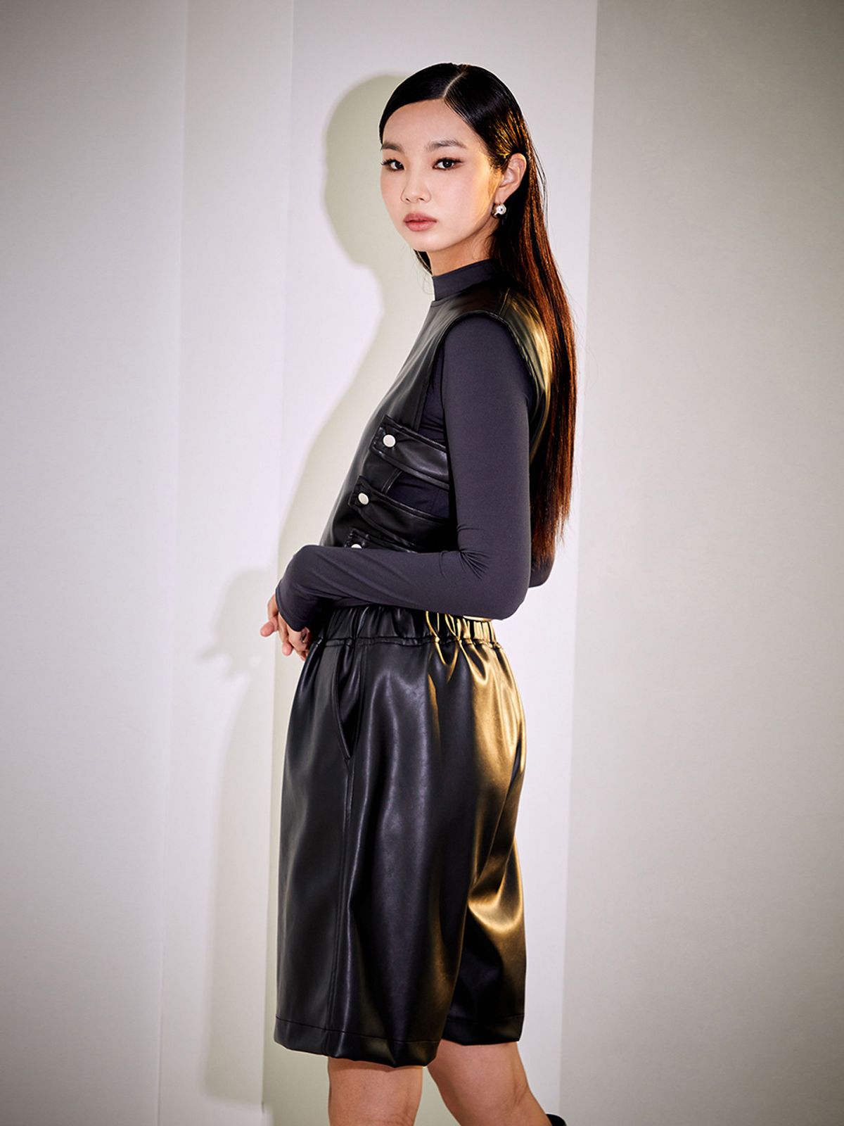 탑걸(TOPGIRL) A LINE LEATHER HALF PANTS_T226BT706