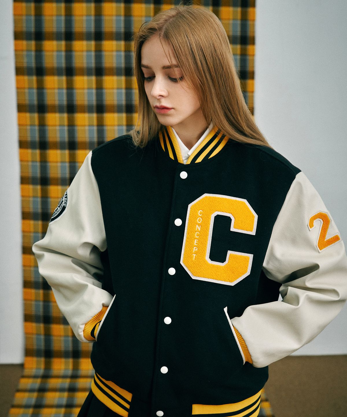 컨셉트컬리지(CONCEPTCOLLEGE) 빅패치 블랙 아이보리 야구자켓 / 바시티자켓 [남녀공용]