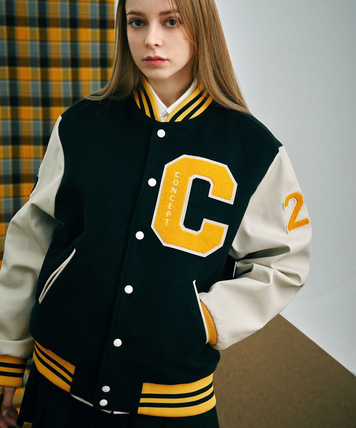 컨셉트컬리지(CONCEPTCOLLEGE) 빅패치 블랙 아이보리 야구자켓 / 바시티자켓 [남녀공용]