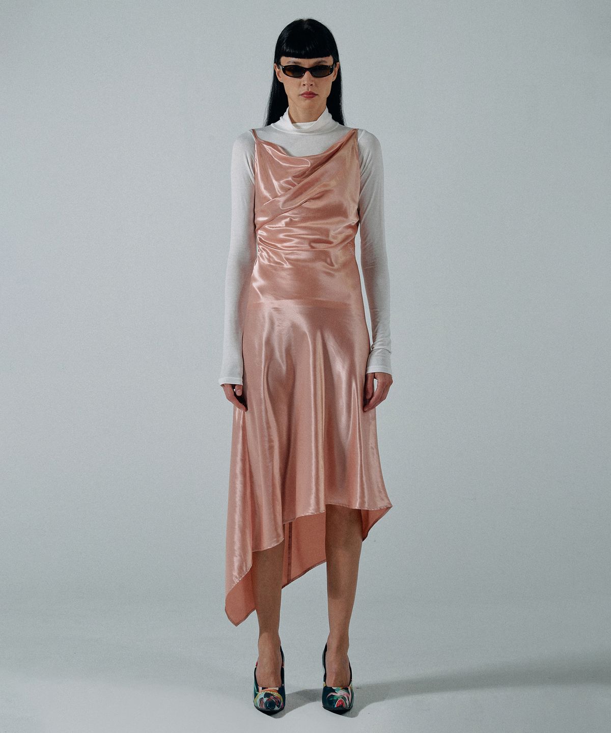 스컬프터(SCULPTOR) Unbalance Cowl Satin Dress Coral