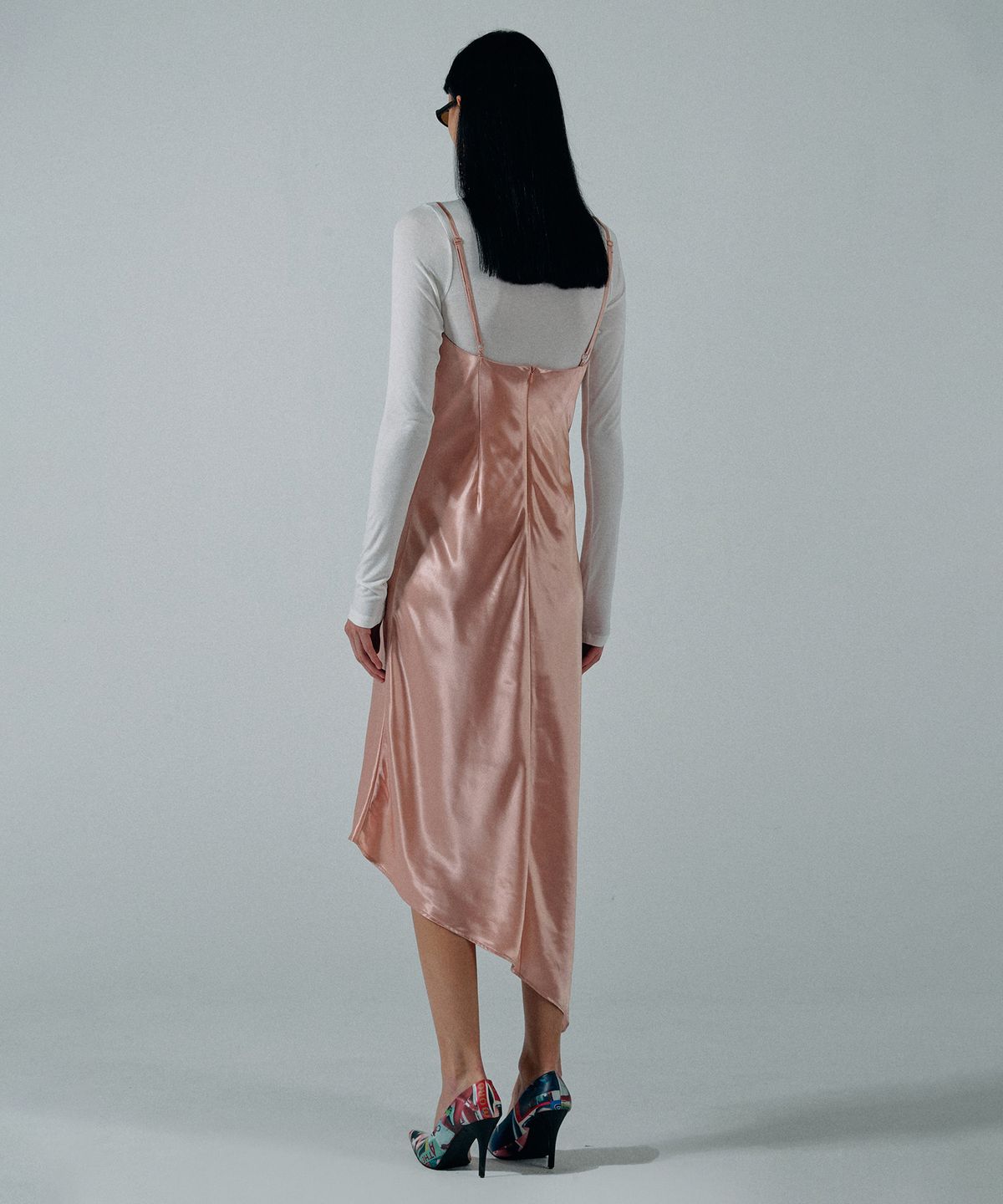 스컬프터(SCULPTOR) Unbalance Cowl Satin Dress Coral