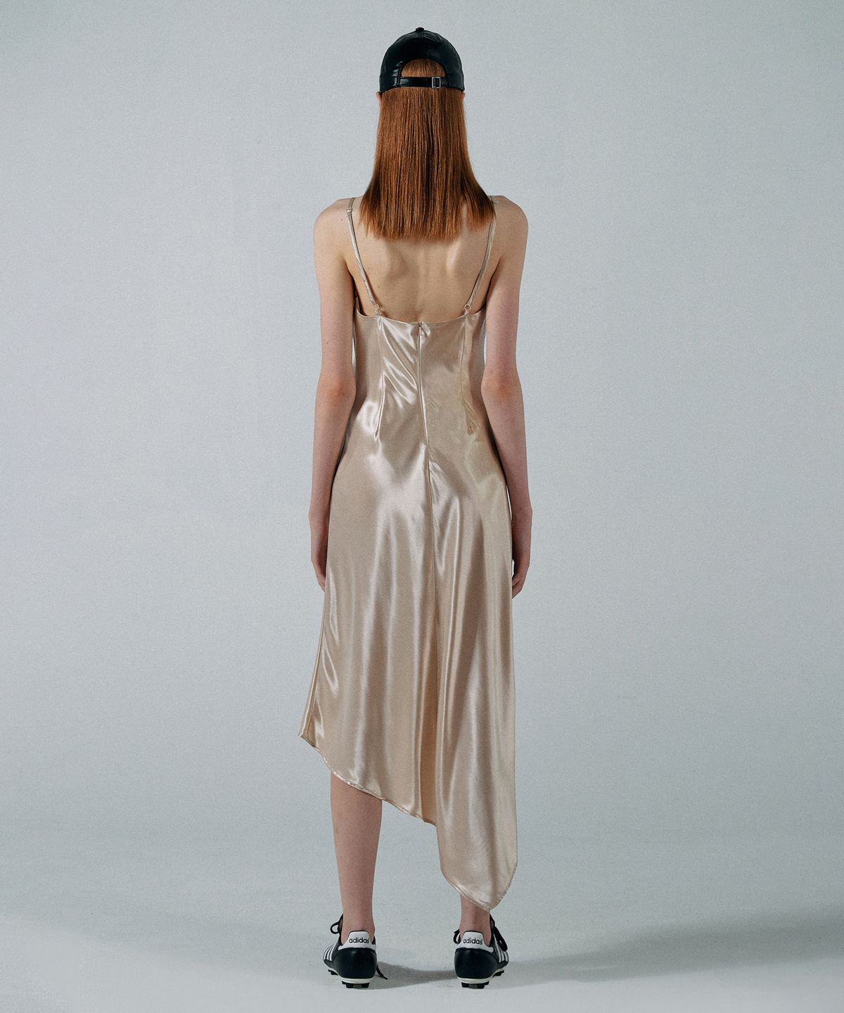 스컬프터(SCULPTOR) Unbalance Cowl Satin Dress Pale Beige