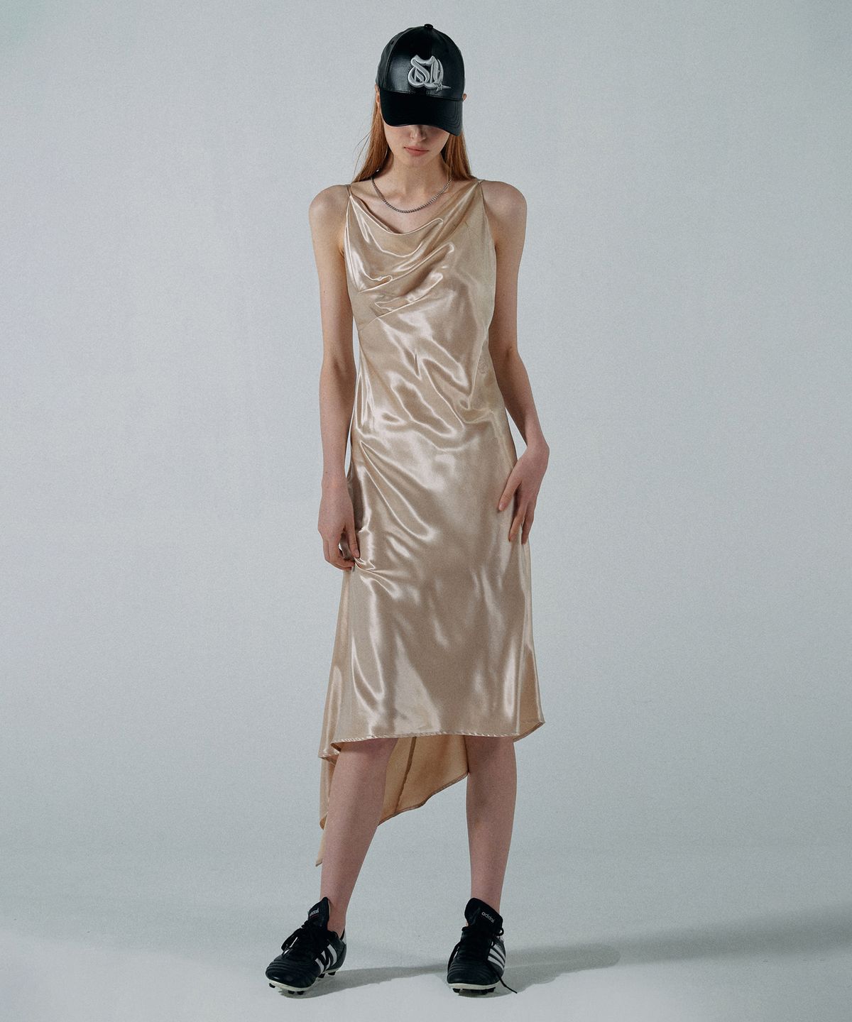 스컬프터(SCULPTOR) Unbalance Cowl Satin Dress Pale Beige