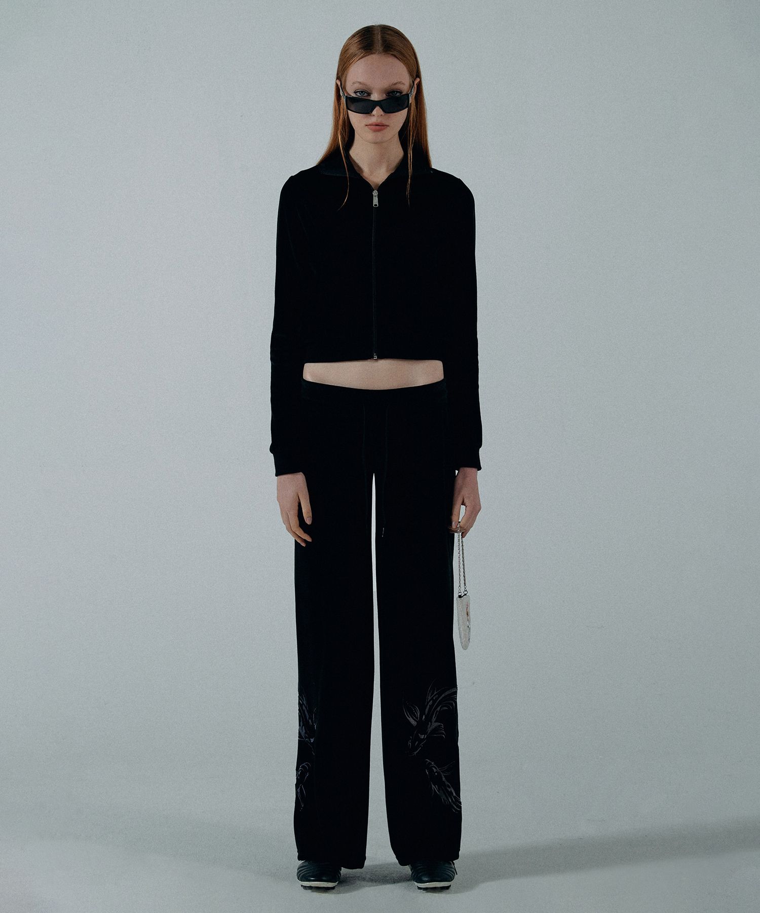 SCULPTOR スカルプター　スウェット　黒　韓国 ベロア ブラック SCULPTOR（スカルプター）の「SATIN APPLIQUE SWEATSHIRT/サテン