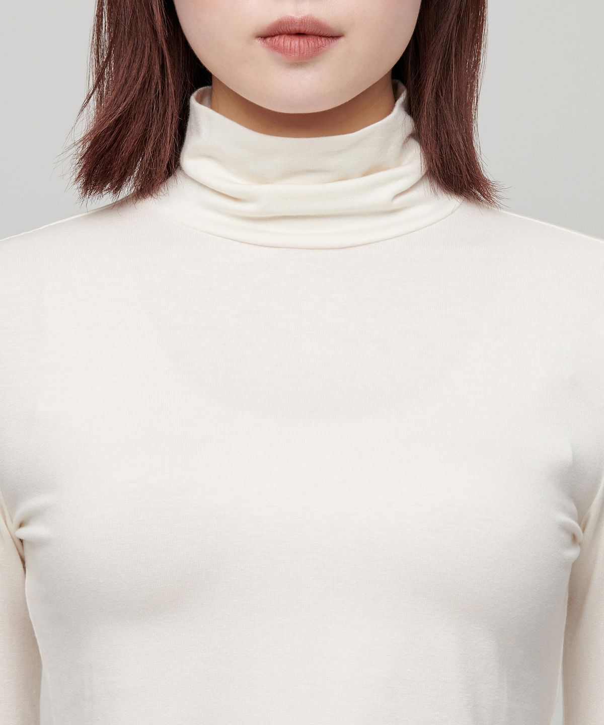 무신사 스탠다드 우먼(MUSINSA STANDARD WOMAN) 우먼즈 슬림 크롭 터틀 넥 긴소매 티셔츠 [크림]