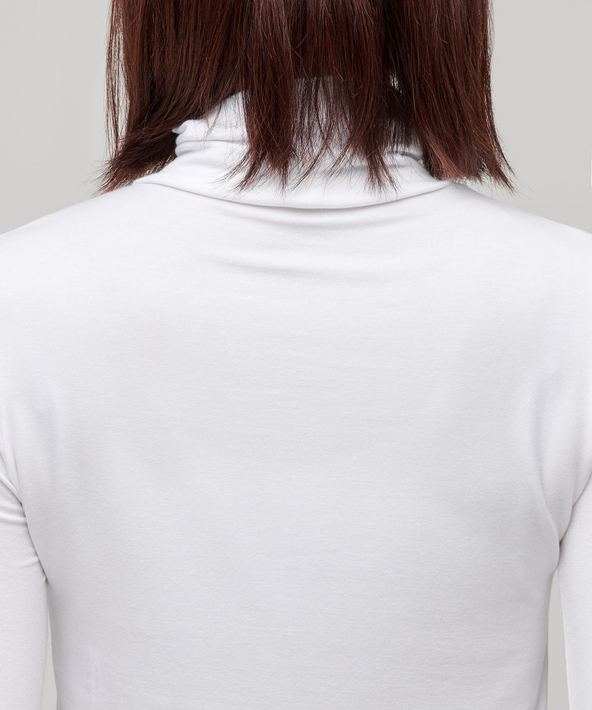 무신사 스탠다드 우먼(MUSINSA STANDARD WOMAN) 우먼즈 슬림 크롭 터틀 넥 긴소매 티셔츠 [화이트]