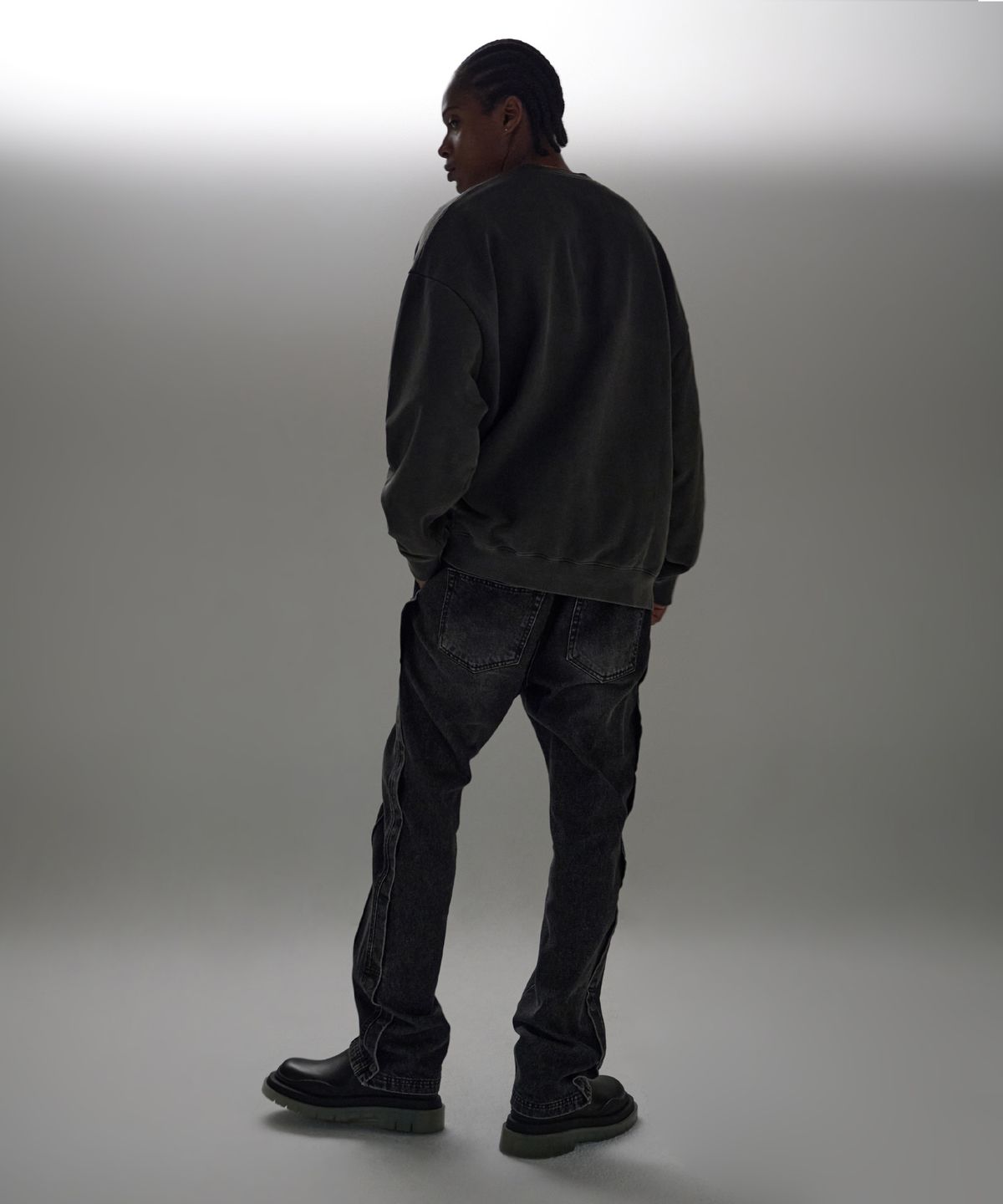 어텐션로우(ATTENTIONROW) 라이트 피그먼트 레귤러 오버핏 맨투맨 (다크그레이)