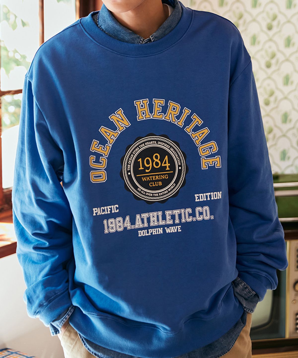 돌핀웨이브어패럴(DOLPHIN WAVE APPAREL) 돌핀 1984 맨투맨 블루