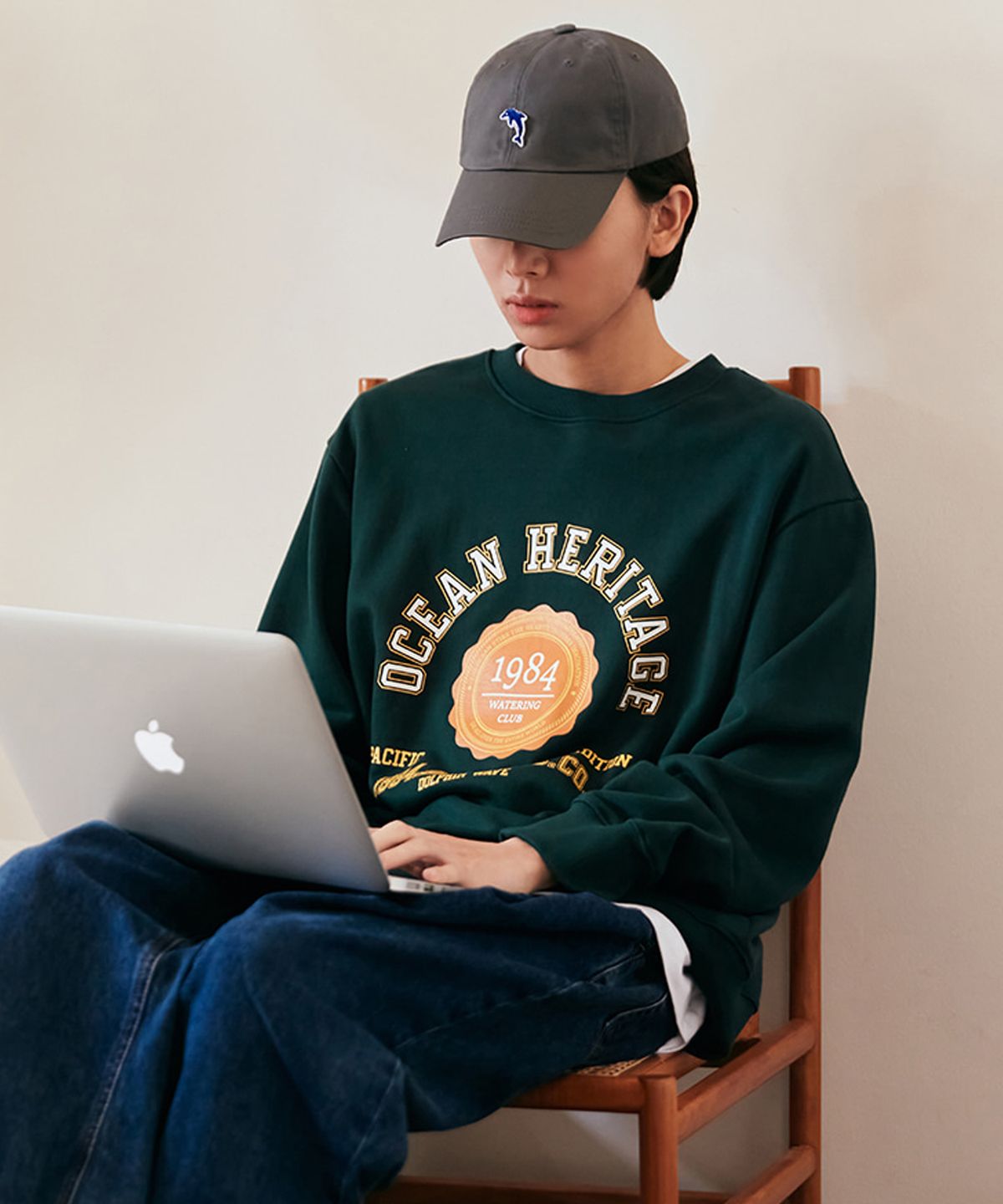돌핀웨이브어패럴(DOLPHIN WAVE APPAREL) 돌핀 1984 맨투맨 딥그린
