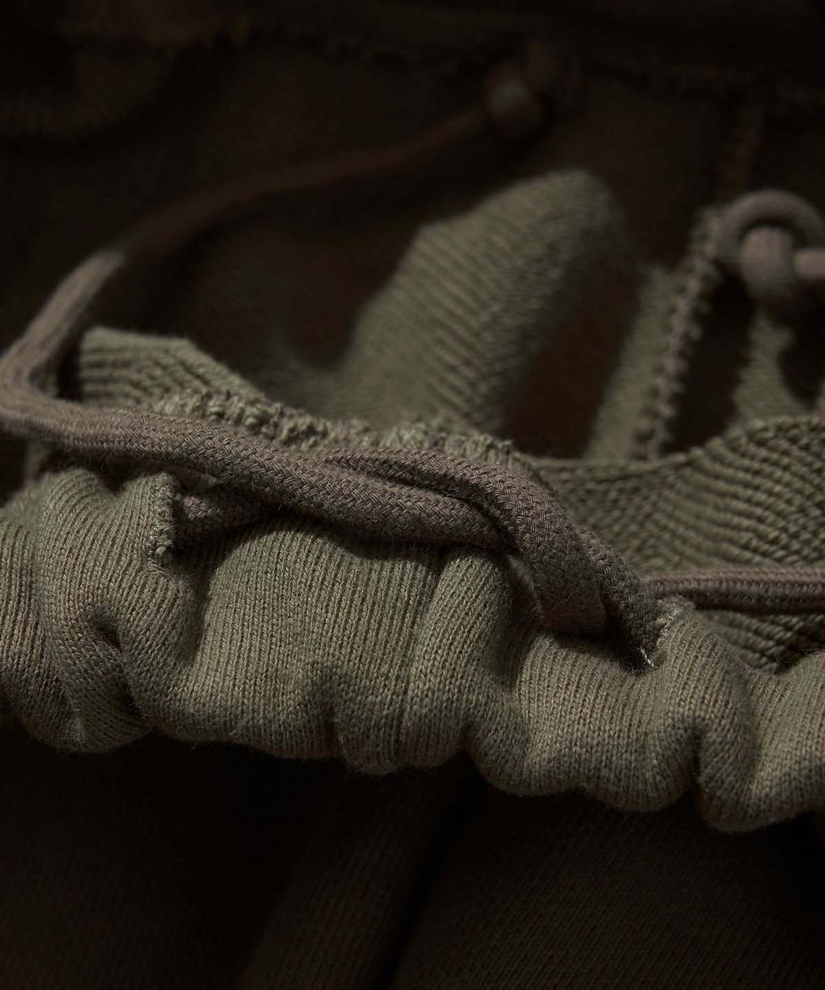 리베레(LIBERE) CHIMAYO SWEATPANTS / KHAKI