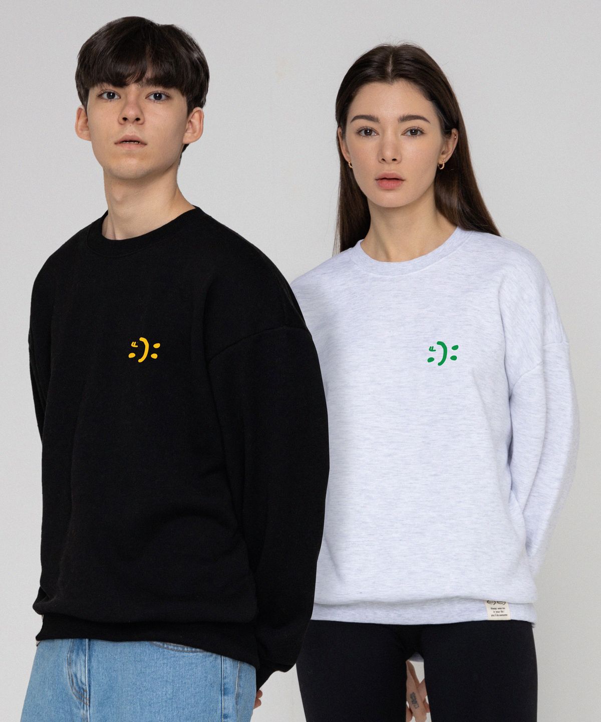 그레이버(GRAVER) [UNISEX]스몰 더블 드로잉스마일 맨투맨_멜란지화이트