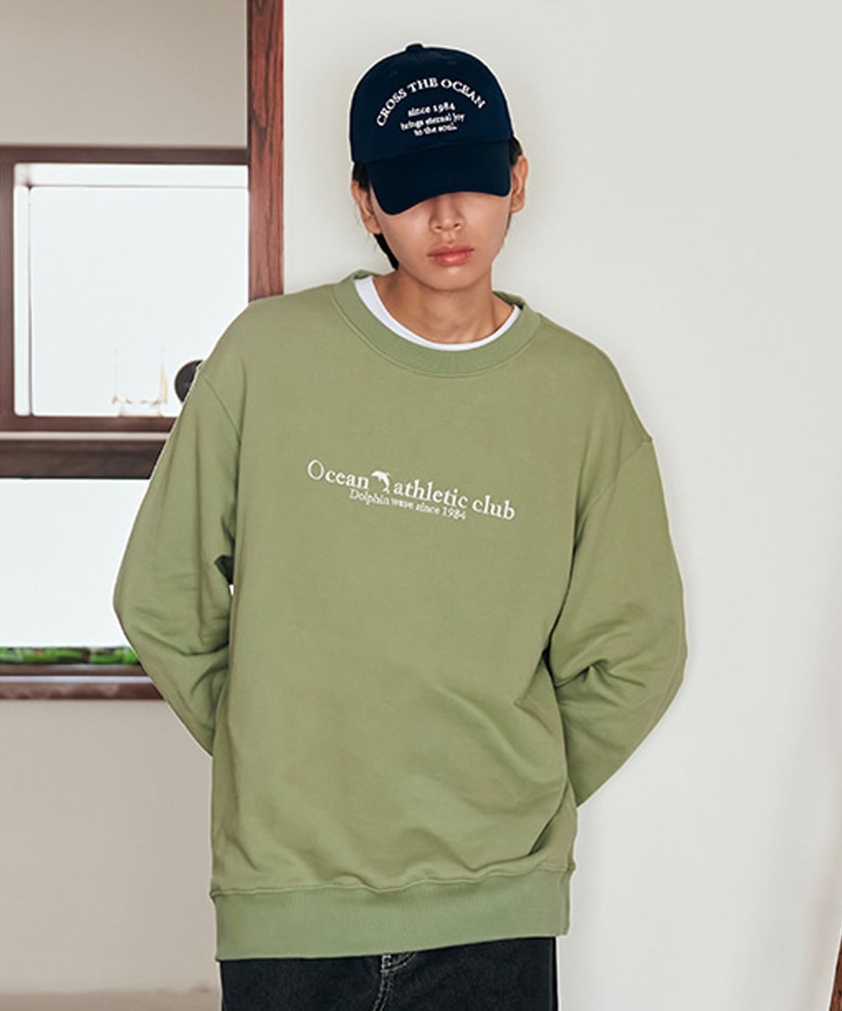 돌핀웨이브어패럴(DOLPHIN WAVE APPAREL) 돌핀 애슬레틱 클럽 맨투맨 페일그린