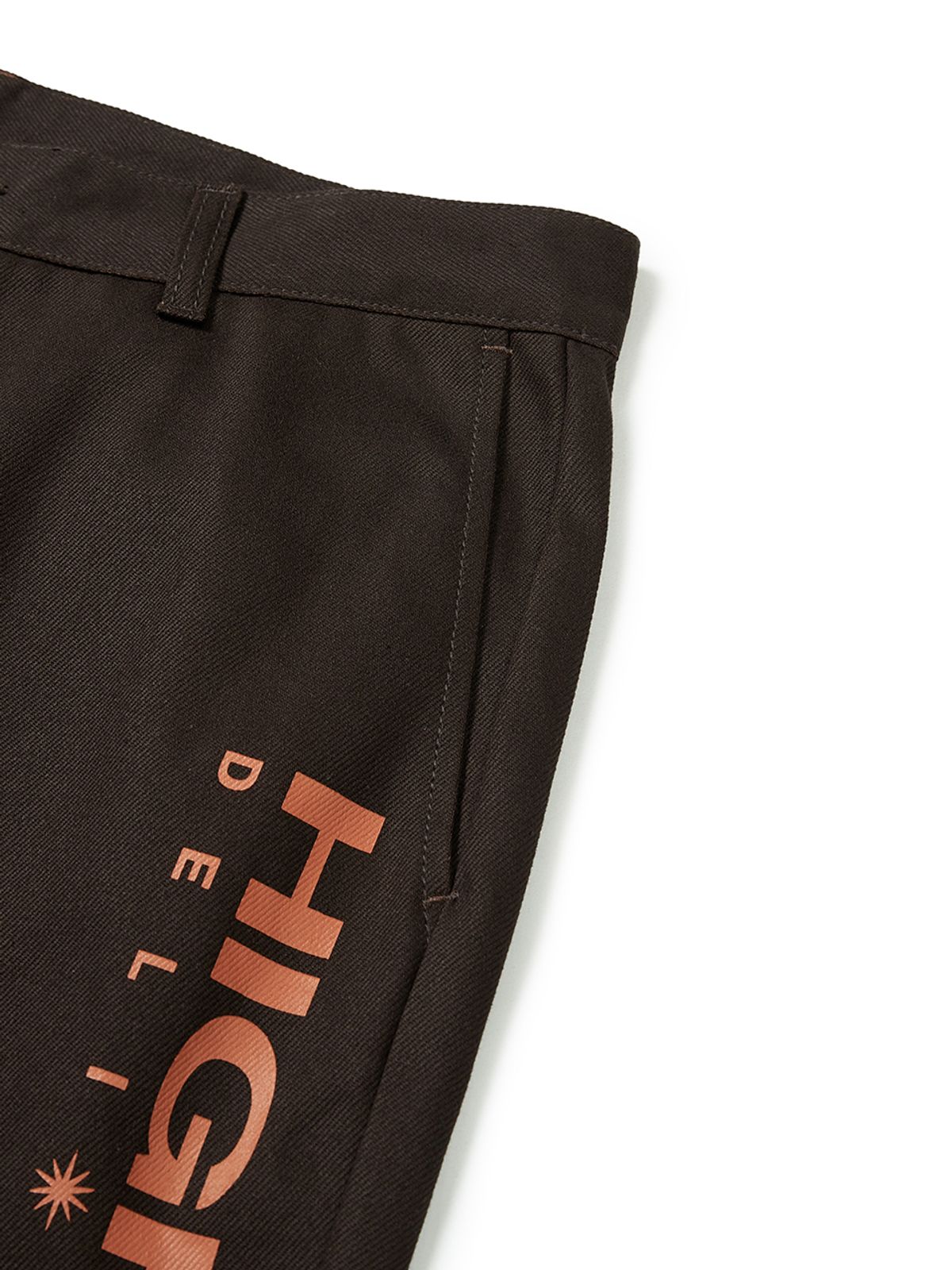 하이랜드 델리 앤 그로서리(HIGHLAND DELI AND GROCERY) Graphic Work Pants Brown
