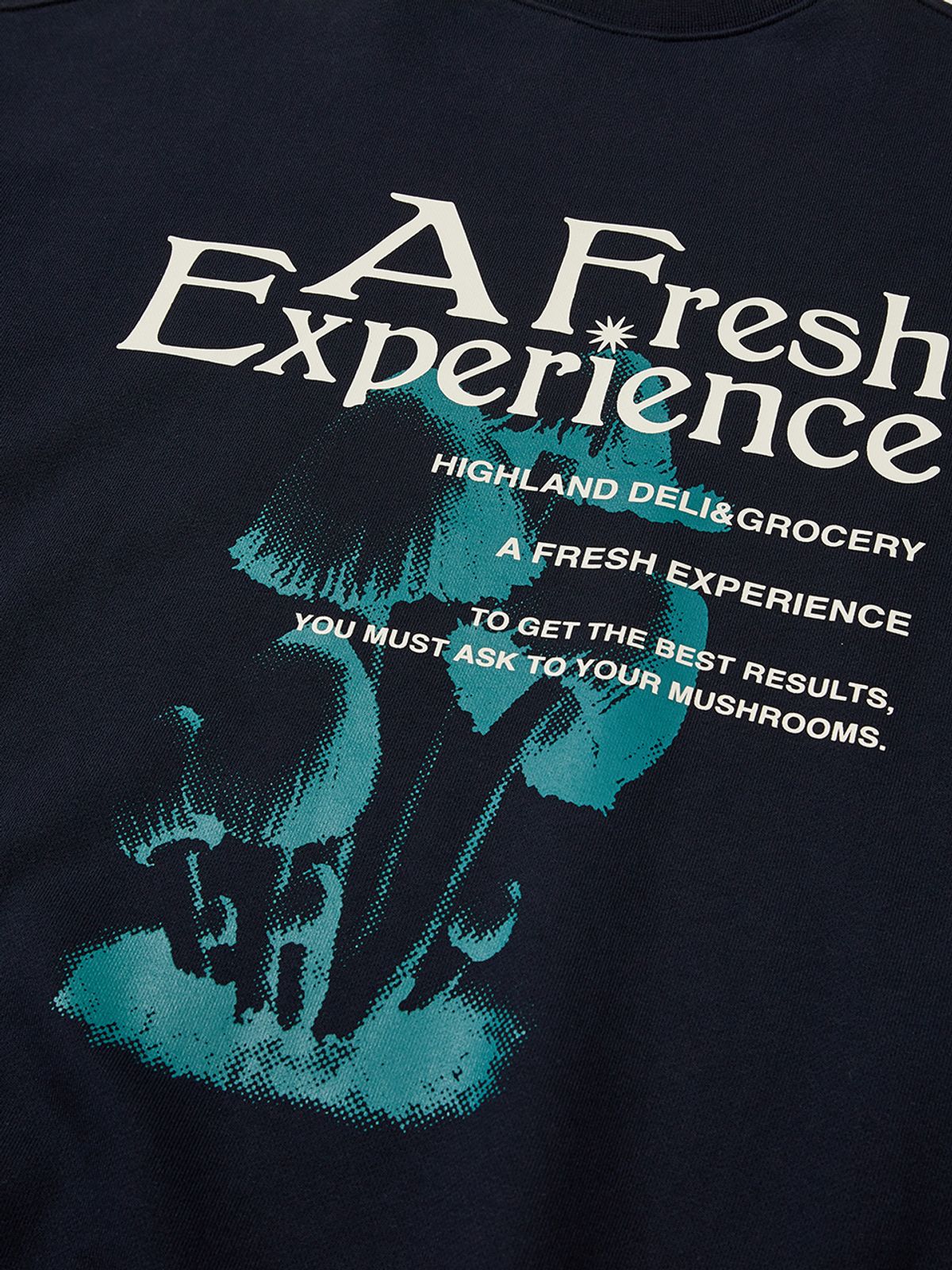 하이랜드 델리 앤 그로서리(HIGHLAND DELI AND GROCERY) Fresh Experience Sweatshirts Navy
