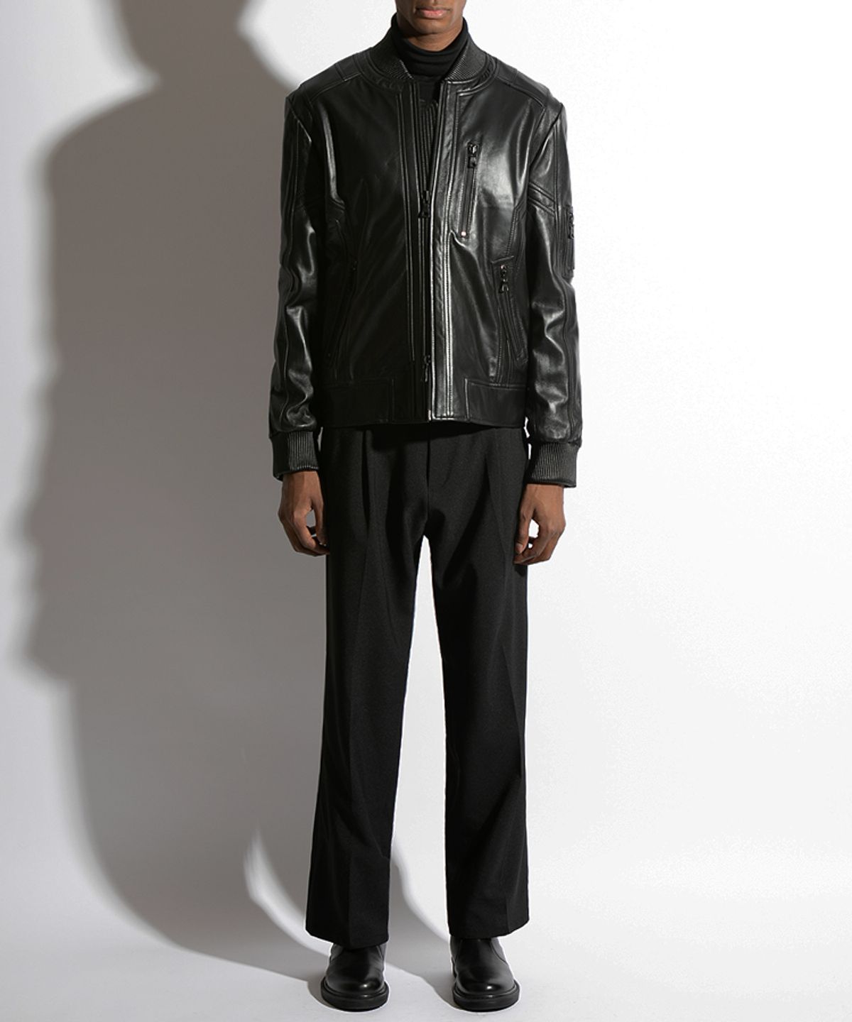 스트라이크(STRIKE) 엘리건트 핀턱 트라우저스 (BLACK)