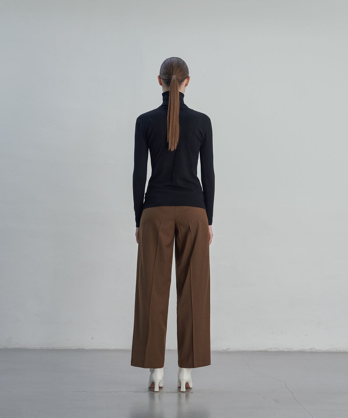 줄리아페페(JULIAPEPE) Signature Wool Semi Wide Slacks (Brown)