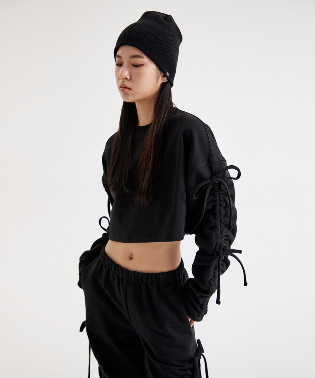 탑걸(TOPGIRL) DRAWSTRING SIDE CROP SWEATSHIRT_T226TP111