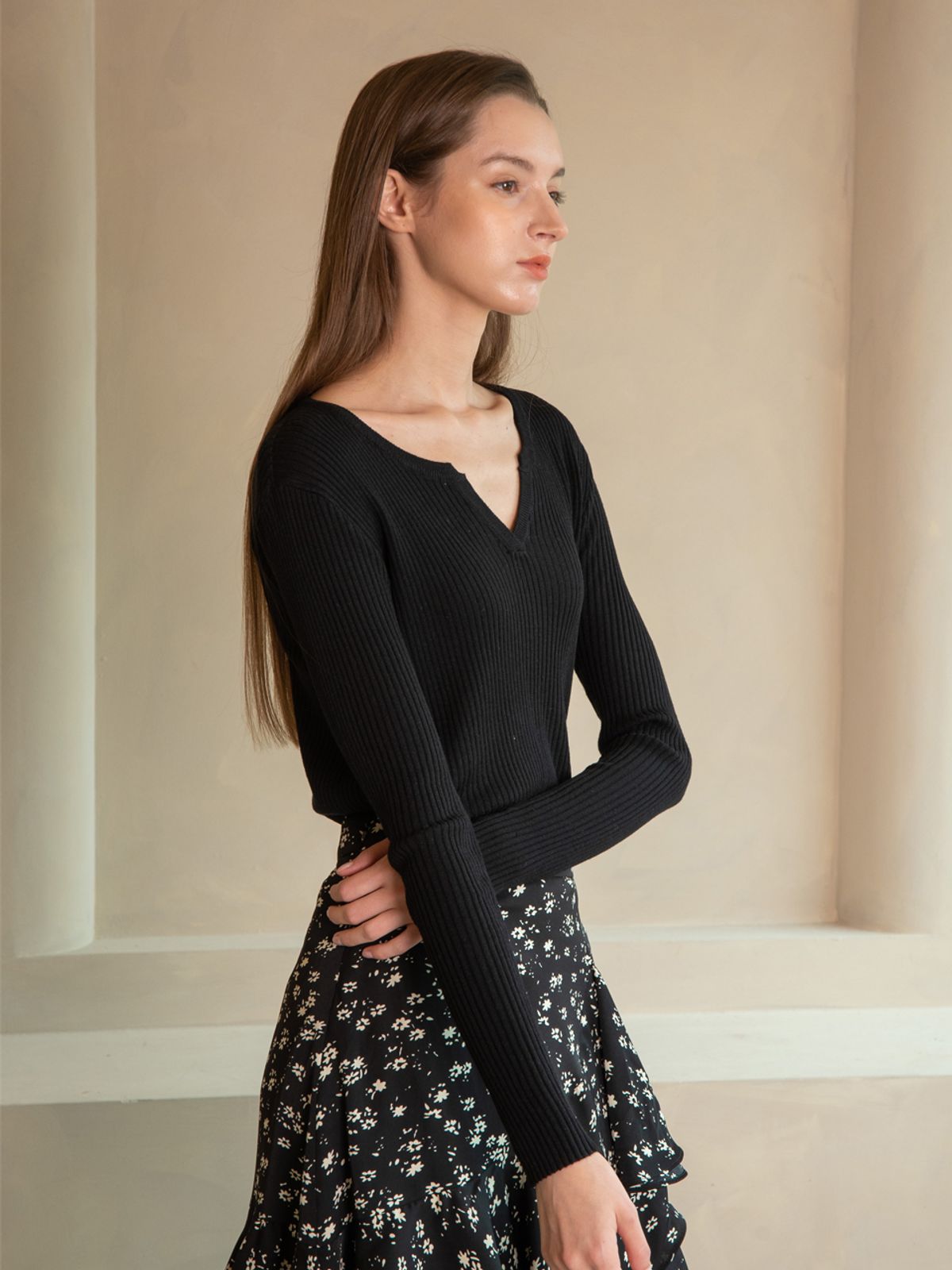 웬스데이딜라잇(WEDNESDAY DELIGHT) WED V neck knit top