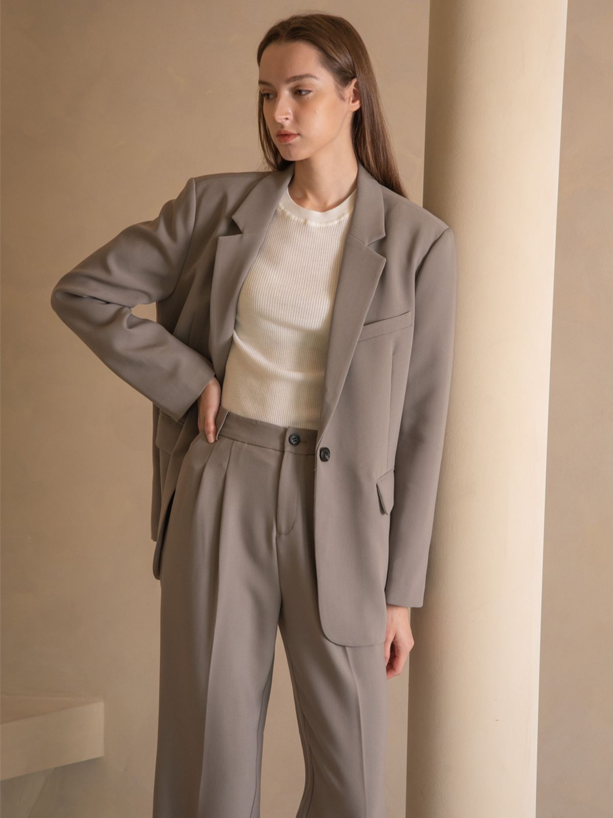 웬스데이딜라잇(WEDNESDAY DELIGHT) WED Field relaxed fit two-tuck trousers_gray