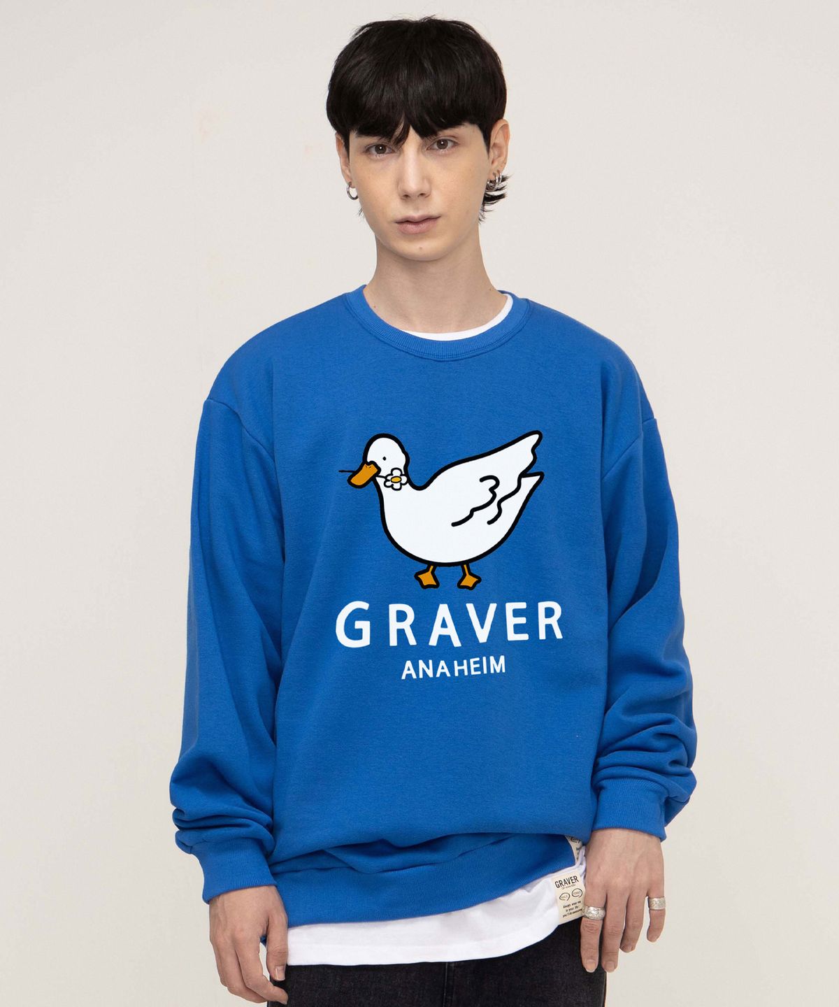 그레이버(GRAVER) [UNISEX]화이트 덕 스마일 맨투맨_코발트블루