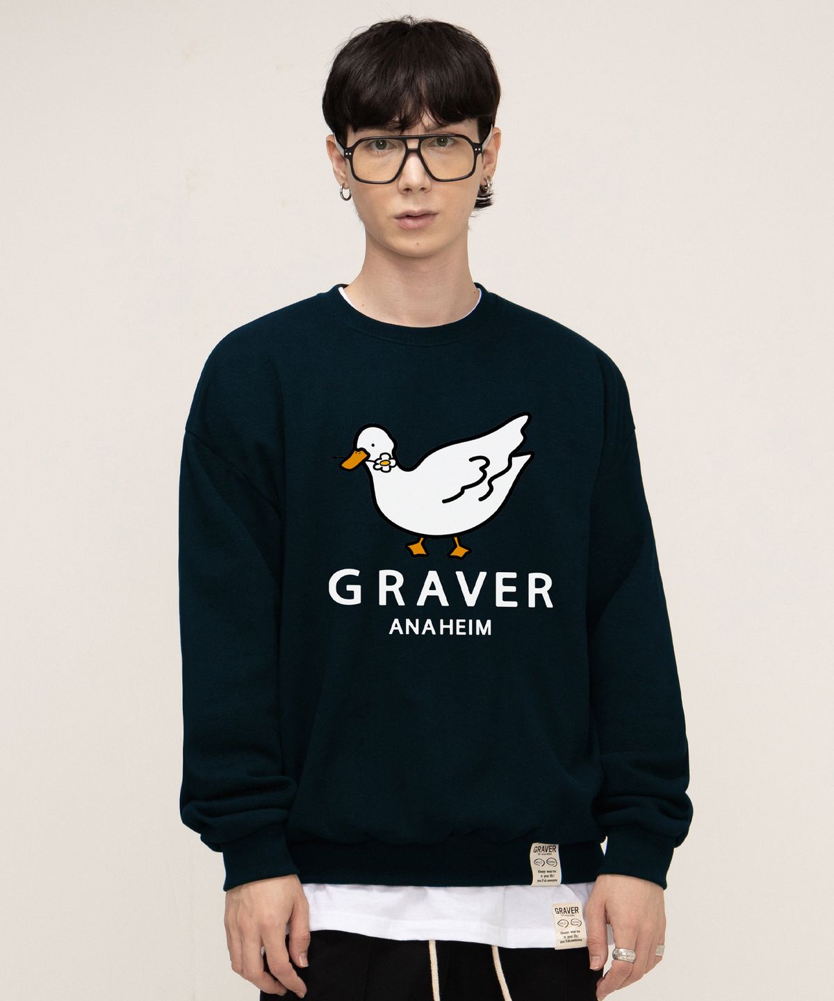 그레이버(GRAVER) [UNISEX]화이트 덕 스마일 맨투맨_네이비