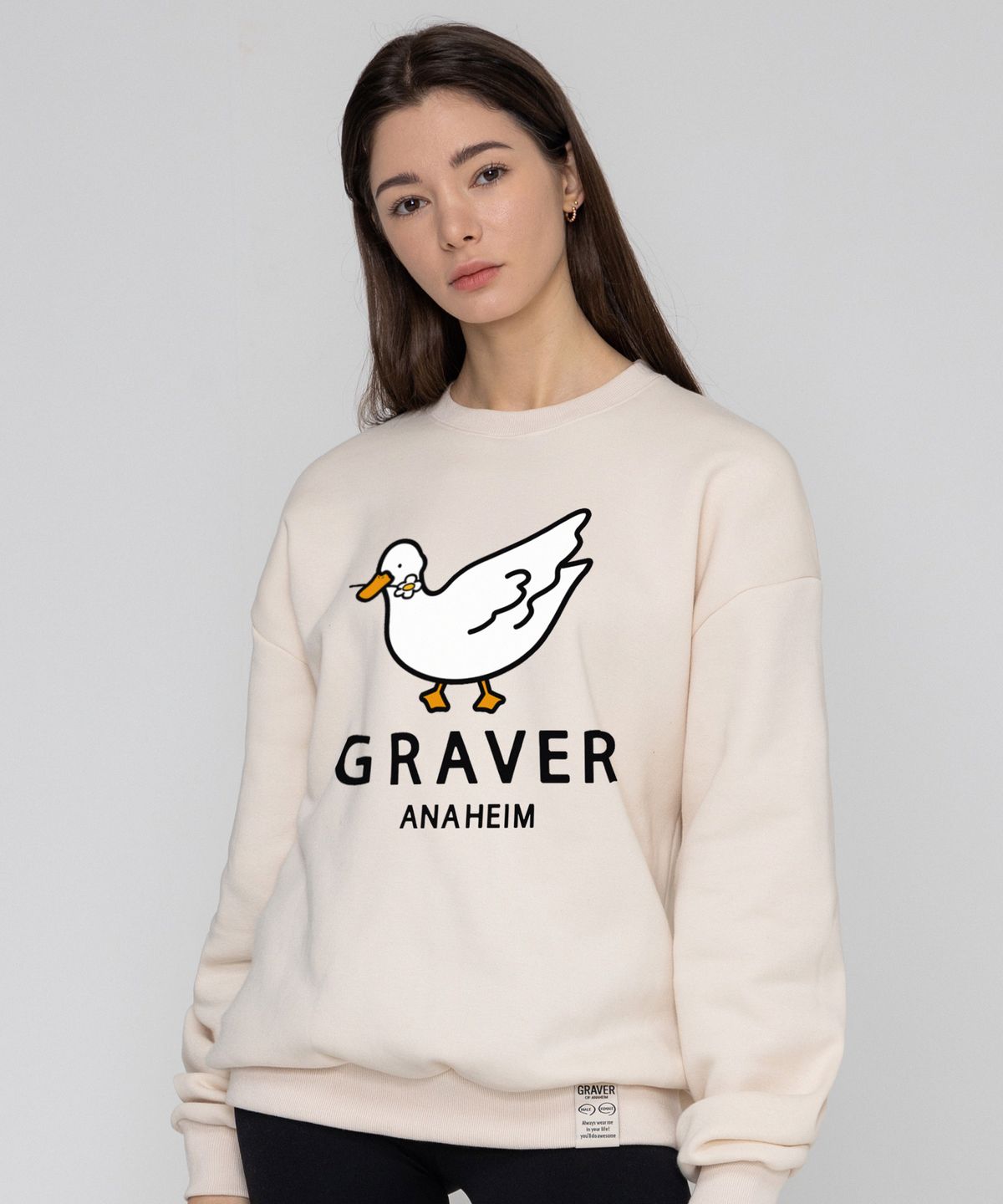그레이버(GRAVER) [UNISEX]화이트 덕 스마일 맨투맨_크림