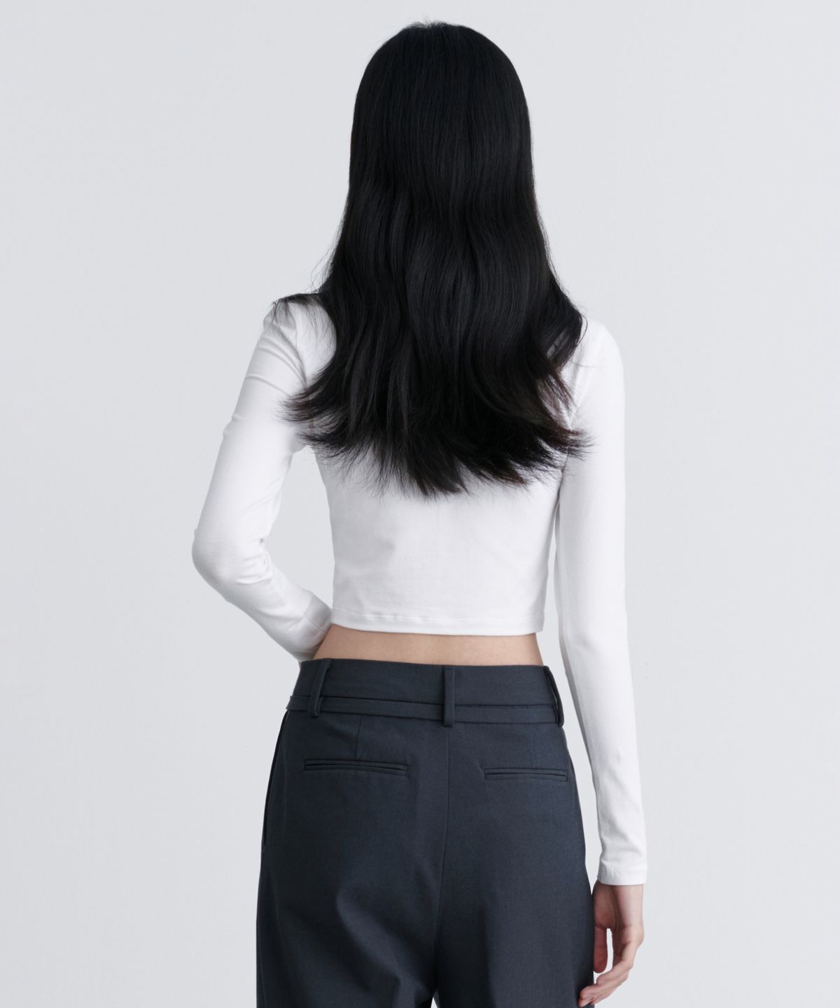 무신사 스탠다드 우먼(MUSINSA STANDARD WOMAN) 우먼즈 슬림 크롭 크루 넥 긴소매 티셔츠 [화이트]