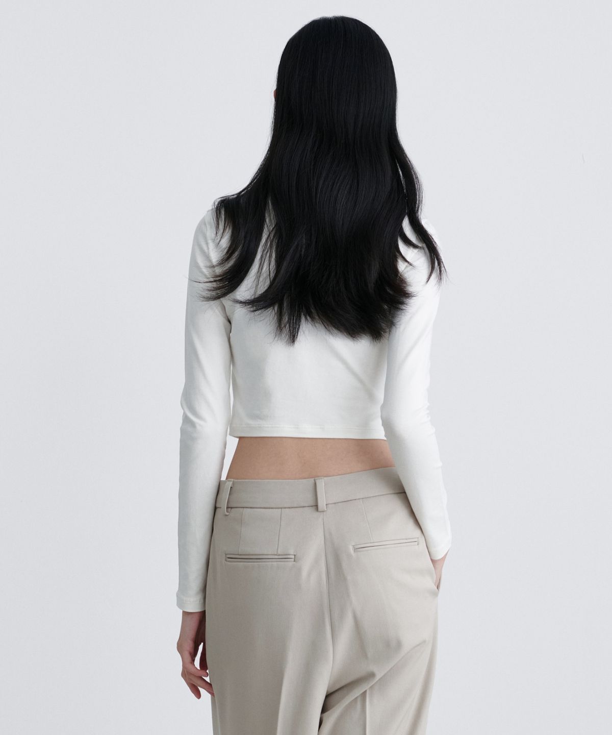 무신사 스탠다드 우먼(MUSINSA STANDARD WOMAN) 우먼즈 슬림 크롭 크루 넥 긴소매 티셔츠 [크림]