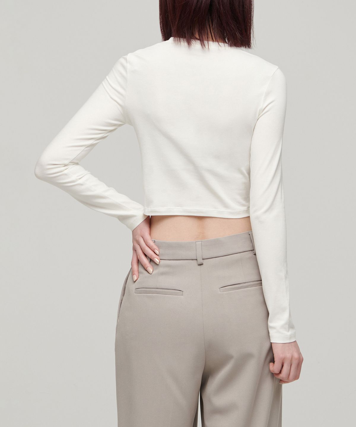 무신사 스탠다드 우먼(MUSINSA STANDARD WOMAN) 우먼즈 슬림 크롭 크루 넥 긴소매 티셔츠 [크림]