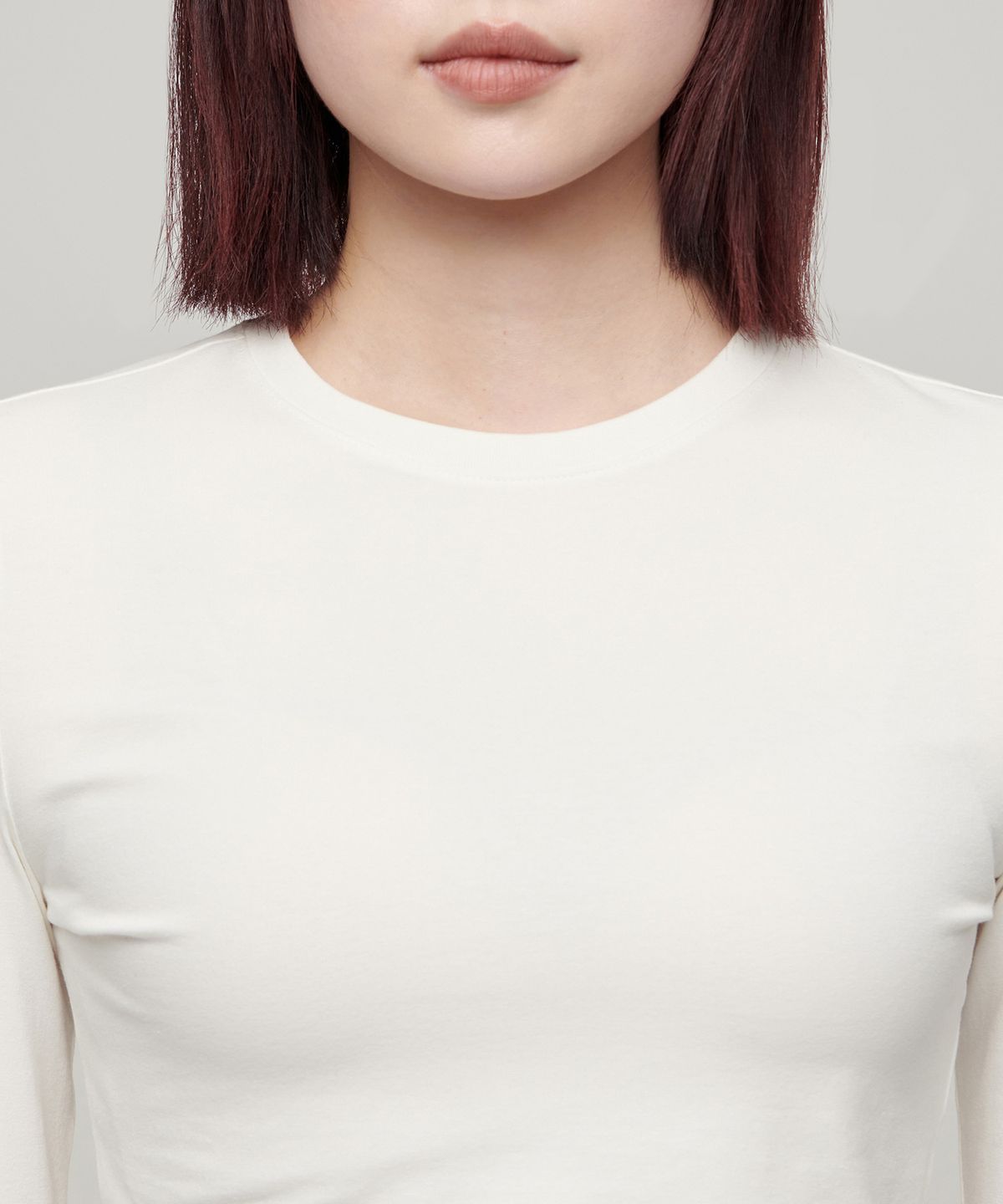 무신사 스탠다드 우먼(MUSINSA STANDARD WOMAN) 우먼즈 슬림 크롭 크루 넥 긴소매 티셔츠 [크림]