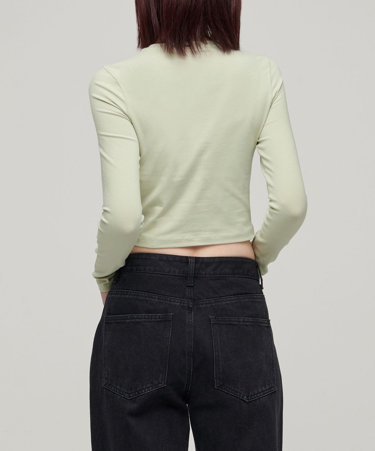 무신사 스탠다드 우먼(MUSINSA STANDARD WOMAN) 우먼즈 슬림 크롭 크루 넥 긴소매 티셔츠 [페일 그린]