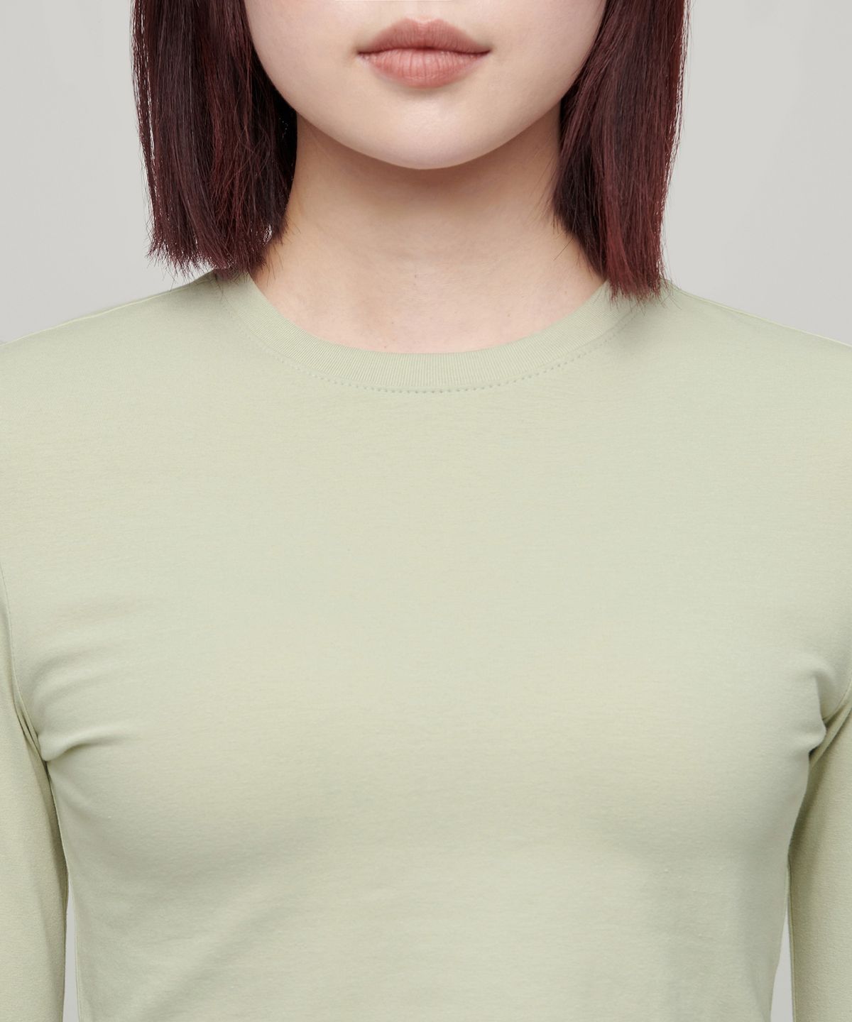 무신사 스탠다드 우먼(MUSINSA STANDARD WOMAN) 우먼즈 슬림 크롭 크루 넥 긴소매 티셔츠 [페일 그린]